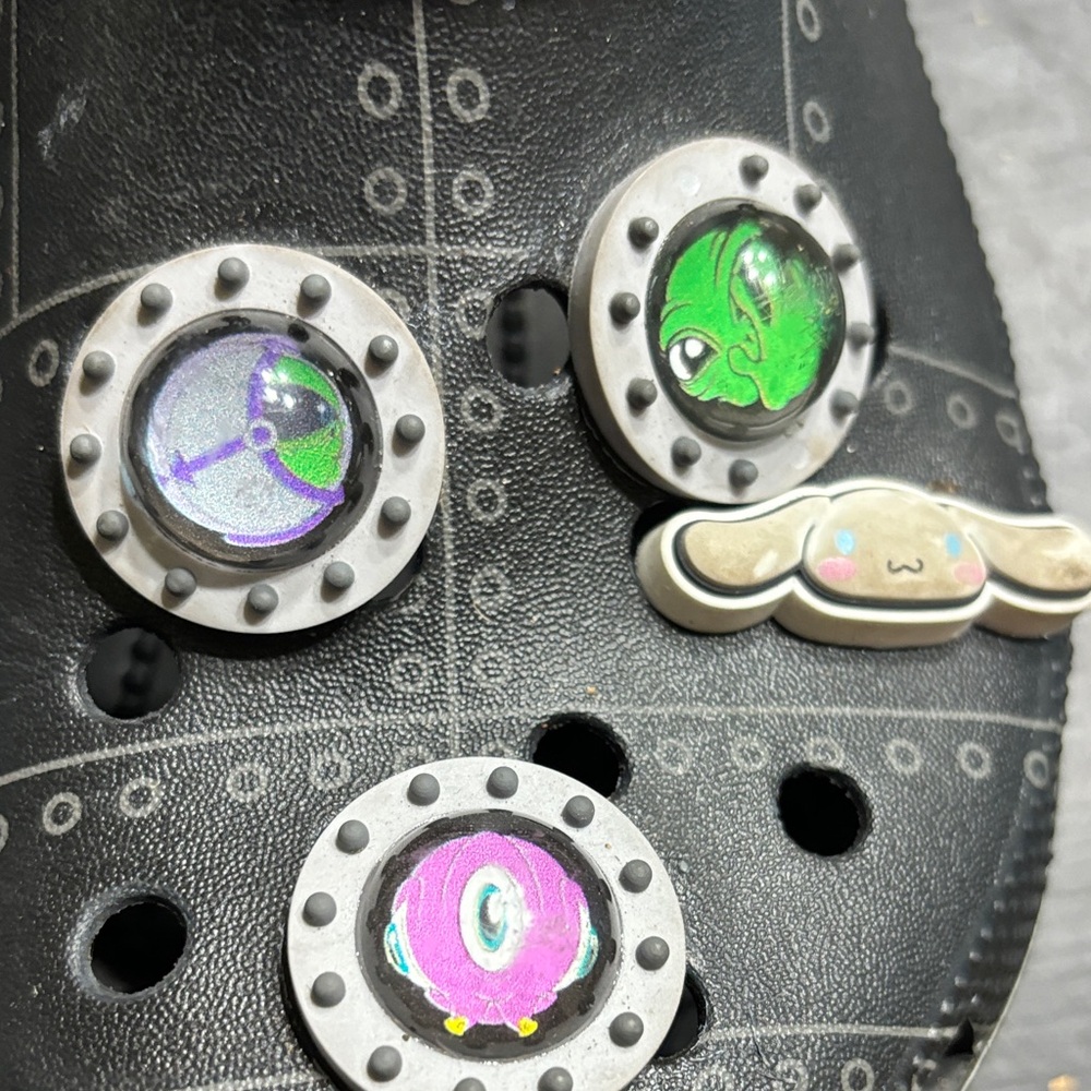 Crocs - Ron English with Colorful Charms - Picture 3 of 12